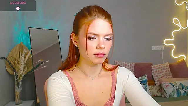 Snapshot of Red__Candy chatting on 03.08.25 Red Candy online show from 03.08.25