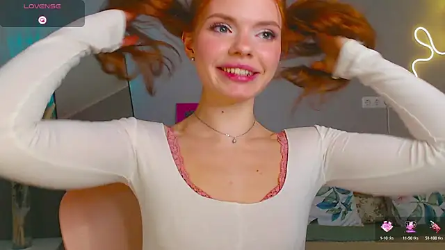 Snapshot of Red__Candy chatting on 03.08.25 Red Candy online show from 03.08.25