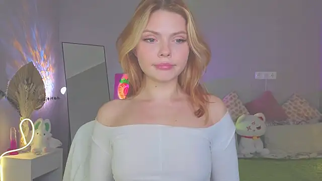 Snapshot of Red__Candy chatting on 09.30.25 Red Candy online show from 09.30.25