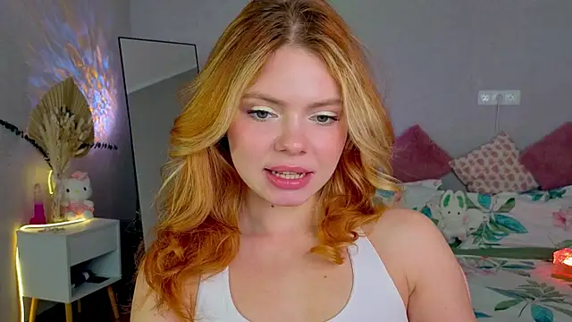 Snapshot of Red__Candy chatting on 10.20.25 Red Candy online show from 10.20.25