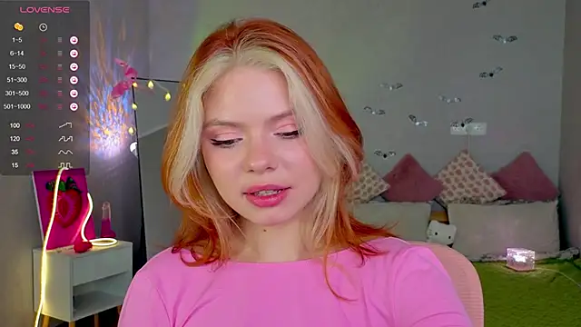 Snapshot of Red__Candy chatting on 10.26.25 Red Candy online show from 10.26.25