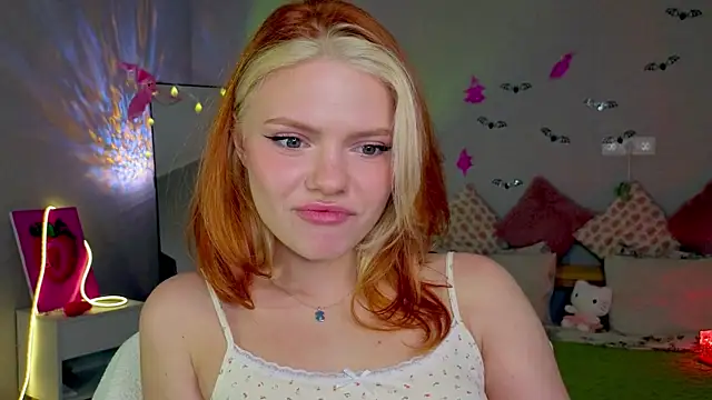 Snapshot of Red__Candy chatting on 10.29.25 Red Candy online show from 10.29.25