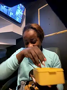 Snapshot of BrianaBrownn chatting on 10.14.25 BrianaBrownn online show from 10.14.25