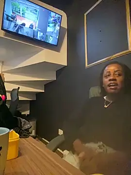 Snapshot of BrianaBrownn chatting on 10.27.25 BrianaBrownn online show from 10.27.25