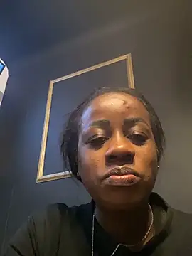 Snapshot of BrianaBrownn chatting on 10.31.25 BrianaBrownn online show from 10.31.25