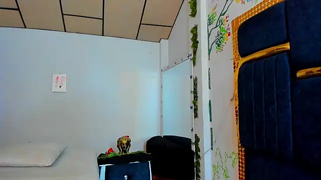 Snapshot of fulfill_fantasies1 chatting on 09.29.25 fulfill fantasies1 online show from 09.29.25