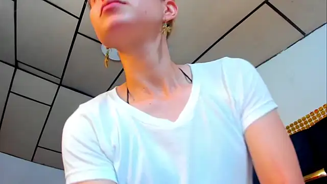 Snapshot of fulfill_fantasies1 chatting on 10.10.25 fulfill fantasies1 online show from 10.10.25