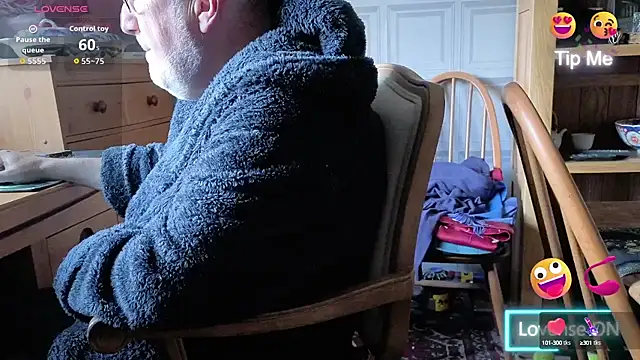 Adamdaddybear online show from 09.25.25