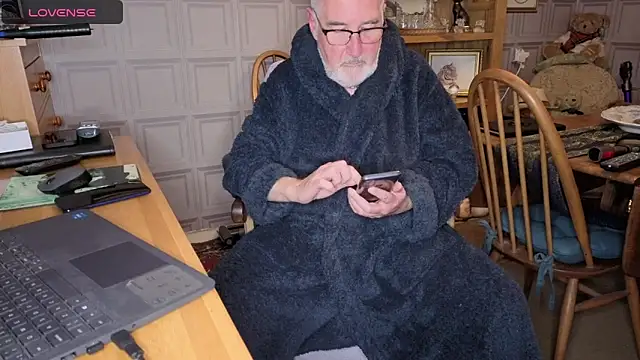 Adamdaddybear online show from 10.16.25