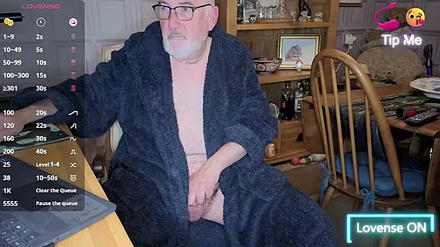 Adamdaddybear online show from 10.17.25