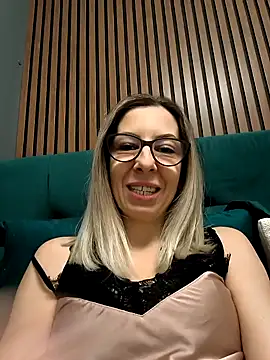 Snapshot of SukyGirl chatting on 12.27.24 SukyGirl online show from 12.27.24