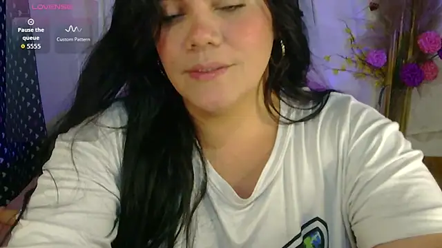Snapshot of blue_angel33 chatting on 05.21.26 blue angel33 online show from 05.21.26