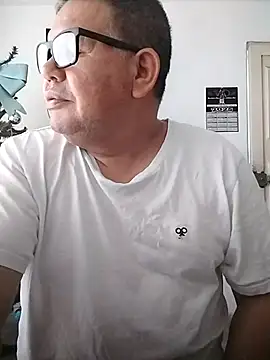 Snapshot of catatunboculion chatting on 12.29.24 catatunboculion online show from 12.29.24