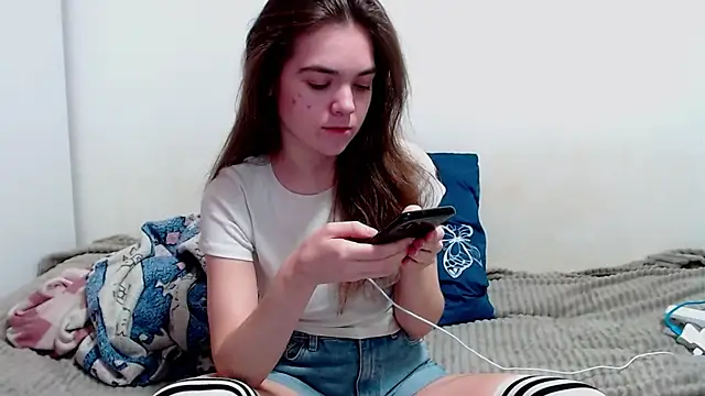 Snapshot of SallyMkn chatting on 02.05.25 SallyMkn online show from 02.05.25