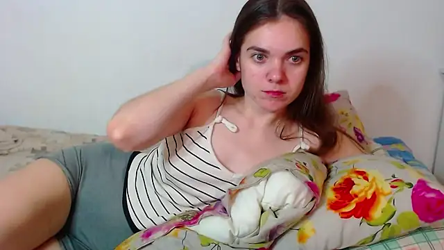 Snapshot of SallyMkn chatting on 10.14.25 SallyMkn online show from 10.14.25