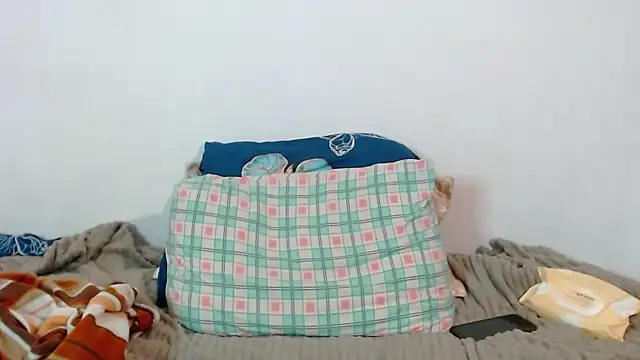 Snapshot of SallyMkn chatting on 10.18.25 SallyMkn online show from 10.18.25