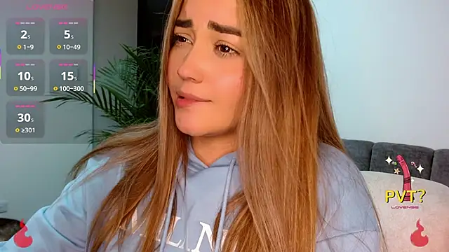 Snapshot of Lucia_star__ chatting on 10.11.25 Lucia star   online show from 10.11.25