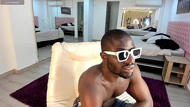 Latrellx7 online show from 12.09.24