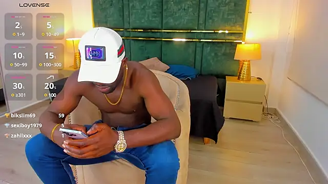 Latrellx7 online show from 02.05.25