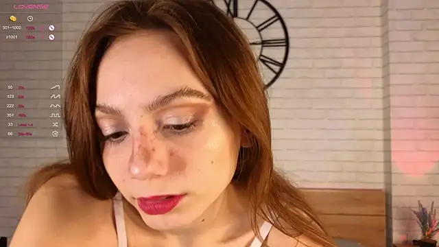 Snapshot of EvaLeester chatting on 03.07.25 EvaLeester online show from 03.07.25