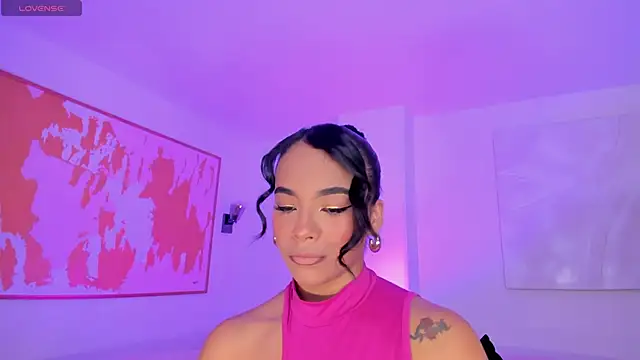 Snapshot of CarlaSmithX chatting on 09.28.25 CarlaSmithX online show from 09.28.25