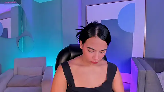 Snapshot of CarlaSmithX chatting on 10.19.25 CarlaSmithX online show from 10.19.25