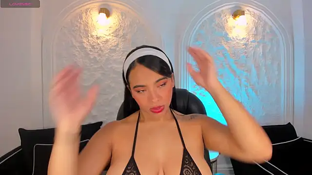 Snapshot of CarlaSmithX chatting on 10.28.25 CarlaSmithX online show from 10.28.25