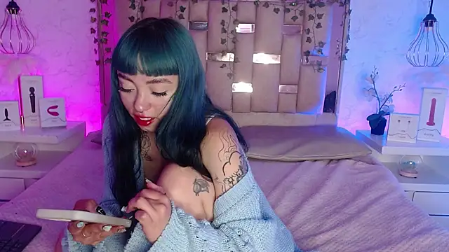 Snapshot of GigiVolkova chatting on 02.21.25 GigiVolkova online show from 02.21.25