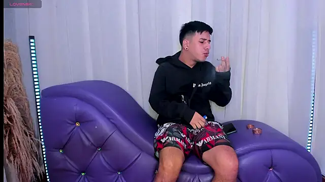 Yourslust  online show from 11.14.25