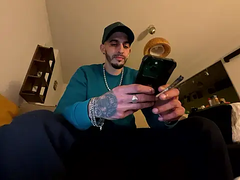 Snapshot of Rebeu313 chatting on 12.05.24 Rebeu313 online show from 12.05.24