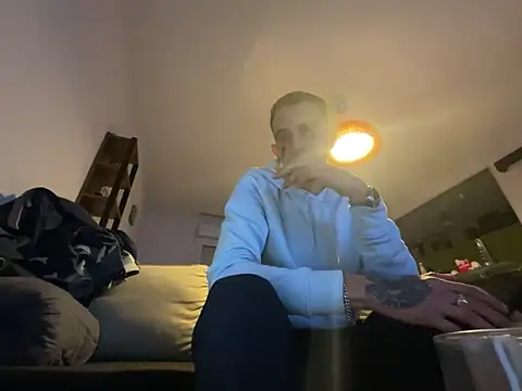 Snapshot of Rebeu313 chatting on 01.01.25 Rebeu313 online show from 01.01.25