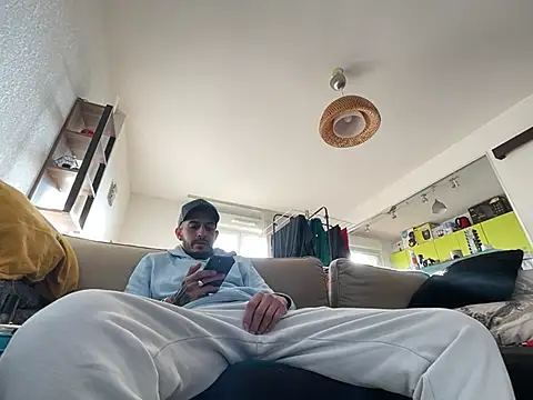 Snapshot of Rebeu313 chatting on 01.15.25 Rebeu313 online show from 01.15.25