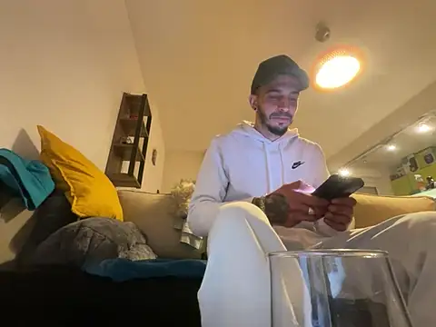 Snapshot of Rebeu313 chatting on 01.16.25 Rebeu313 online show from 01.16.25