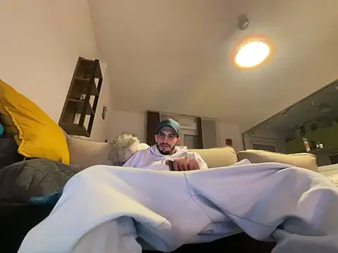 Snapshot of Rebeu313 chatting on 01.16.25 Rebeu313 online show from 01.16.25