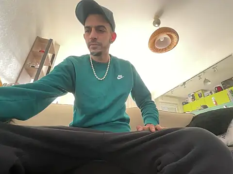 Snapshot of Rebeu313 chatting on 01.24.25 Rebeu313 online show from 01.24.25