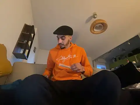 Snapshot of Rebeu313 chatting on 01.27.25 Rebeu313 online show from 01.27.25