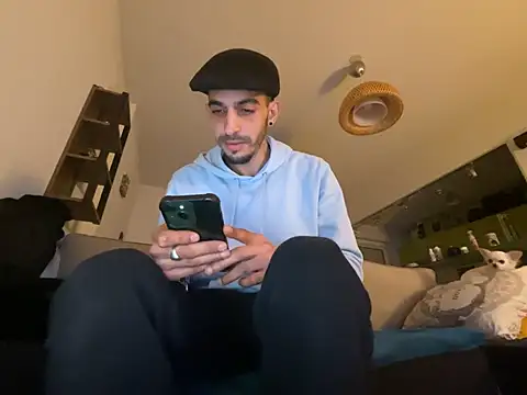 Snapshot of Rebeu313 chatting on 02.11.25 Rebeu313 online show from 02.11.25