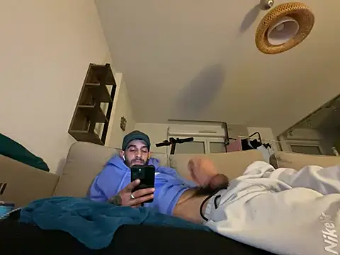 Snapshot of Rebeu313 chatting on 02.22.25 Rebeu313 online show from 02.22.25