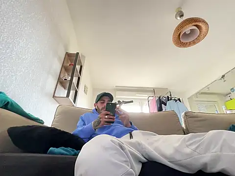 Snapshot of Rebeu313 chatting on 02.22.25 Rebeu313 online show from 02.22.25