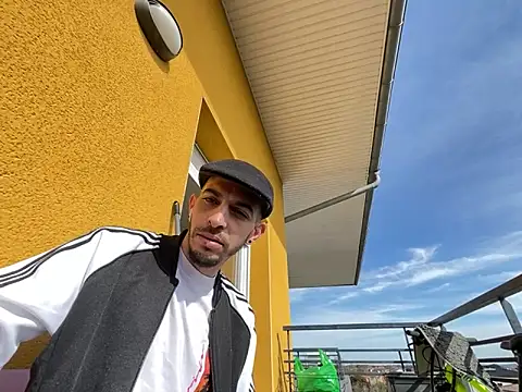 Snapshot of Rebeu313 chatting on 03.02.25 Rebeu313 online show from 03.02.25