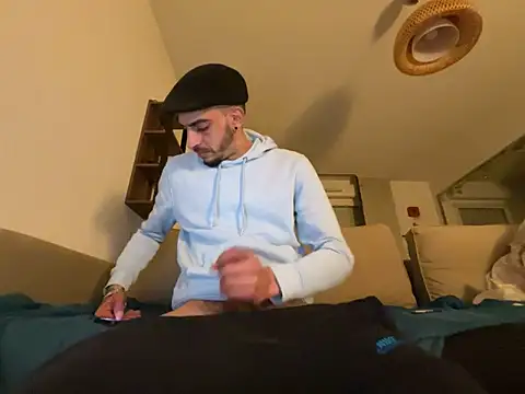 Snapshot of Rebeu313 chatting on 03.04.25 Rebeu313 online show from 03.04.25