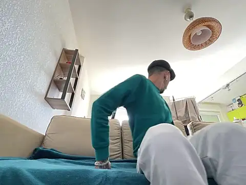 Snapshot of Rebeu313 chatting on 03.10.25 Rebeu313 online show from 03.10.25