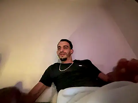 Snapshot of Rebeu313 chatting on 09.26.25 Rebeu313 online show from 09.26.25