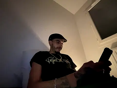 Snapshot of Rebeu313 chatting on 10.01.25 Rebeu313 online show from 10.01.25