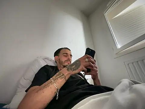 Snapshot of Rebeu313 chatting on 10.03.25 Rebeu313 online show from 10.03.25