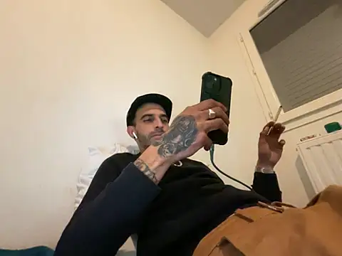 Snapshot of Rebeu313 chatting on 10.13.25 Rebeu313 online show from 10.13.25