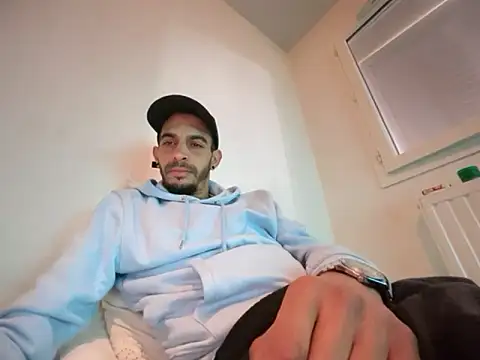 Snapshot of Rebeu313 chatting on 10.19.25 Rebeu313 online show from 10.19.25