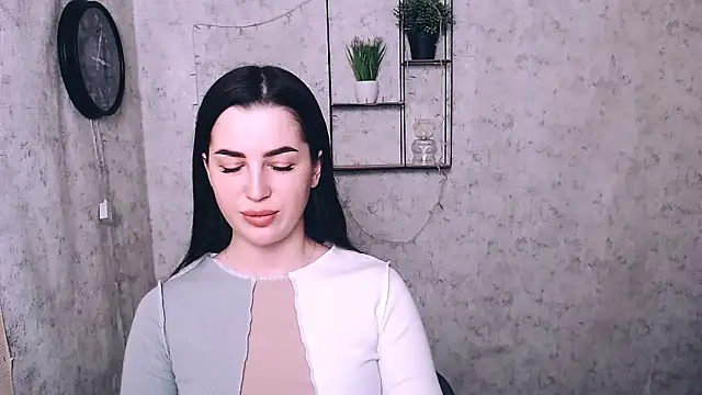 DivaKaily  online show from 12.08.24