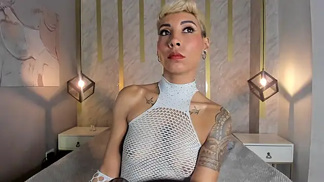 Snapshot of MiaMorgan_ chatting on 12.30.24 MiaMorgan online show from 12.30.24