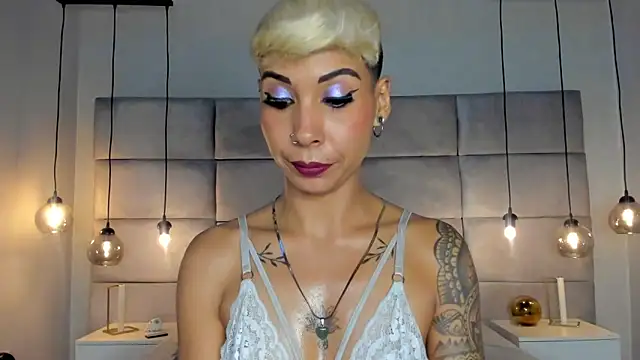Snapshot of MiaMorgan_ chatting on 01.12.25 MiaMorgan online show from 01.12.25